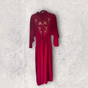 COPY - RARE Vintage Vanity Fair embroidered robe in reddish magenta